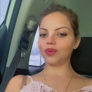 Meet your Posher, Roxana